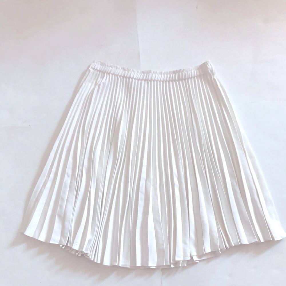Club Monaco 2 Skirt White Pleated Elastic Waistband Round Excellent Condition